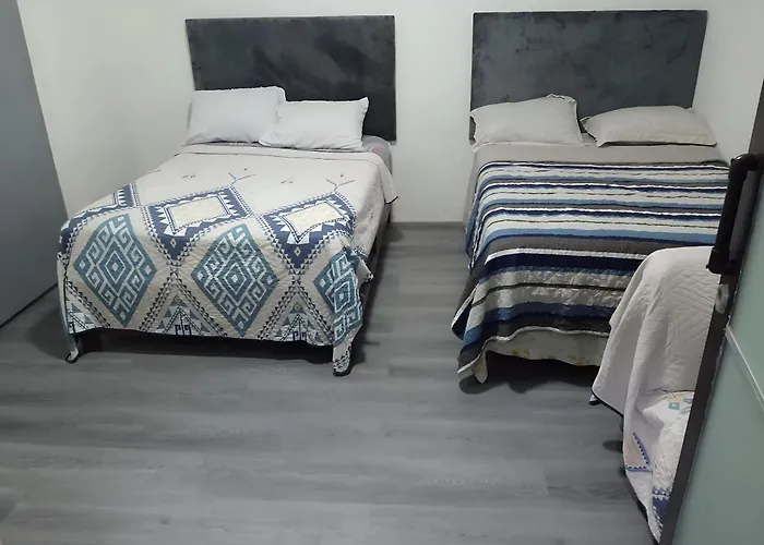 Barato Seguro Y Comodo, Anclas